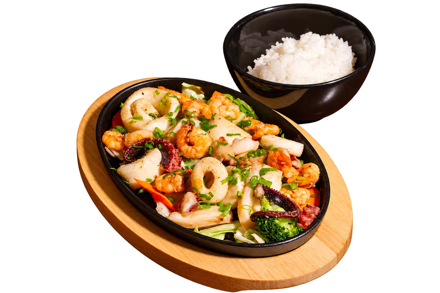 Teppan de frutos do mar e legumes acompanhado de arroz